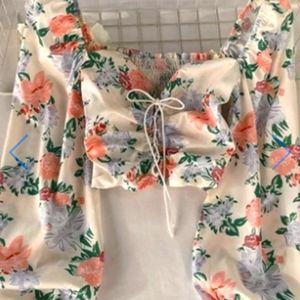 Retro pleasent floral top
